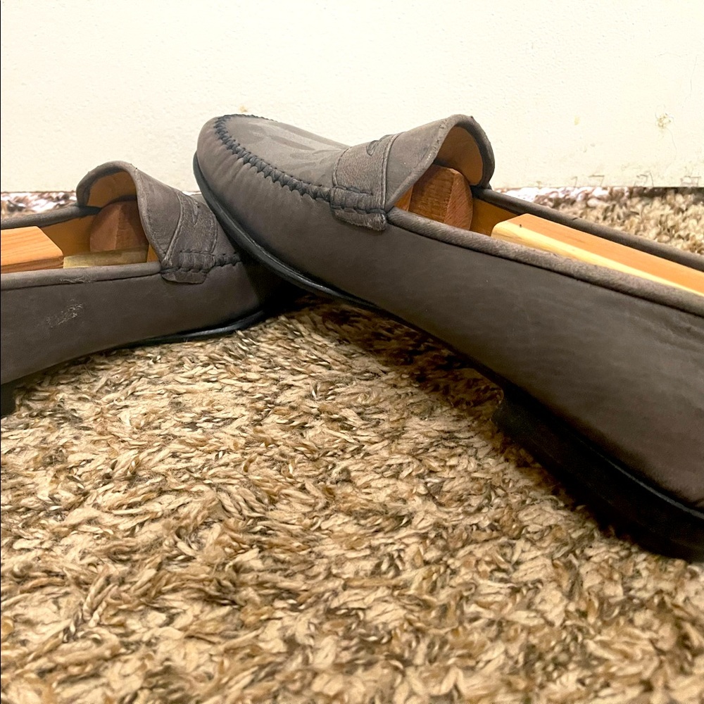 Salavatore Ferragmo men’s 8D gray loafers